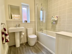 Family Bathroom- click for photo gallery